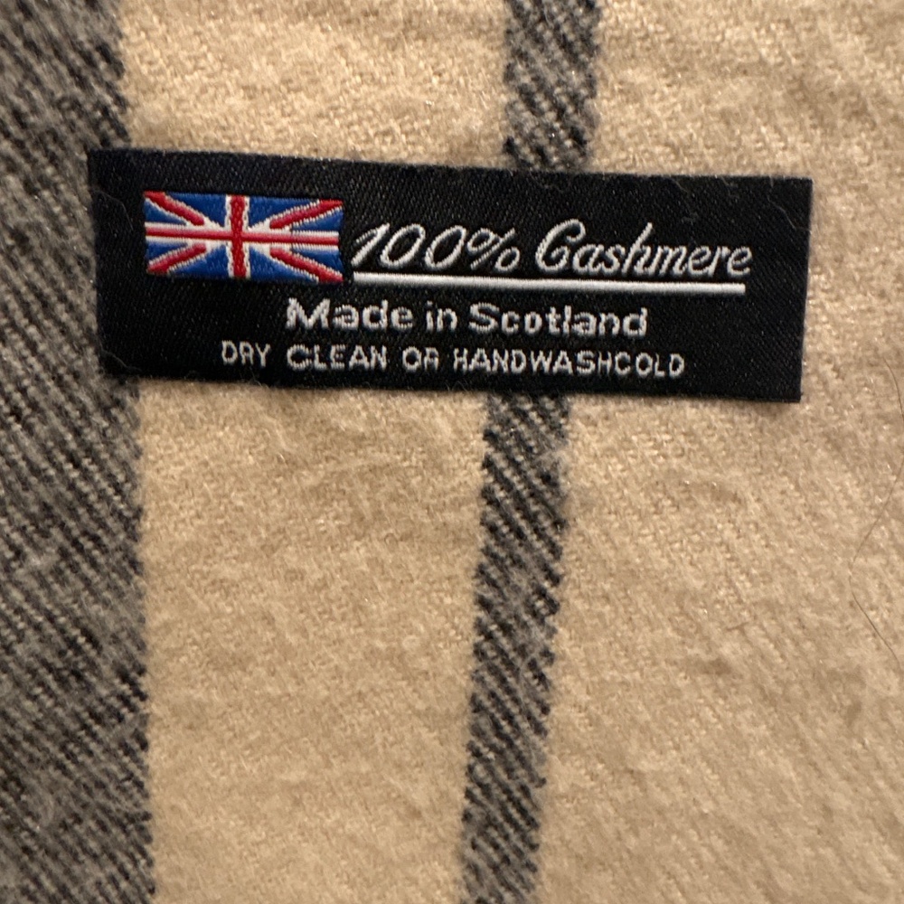 Plaid scarf 100% cashmere Made in Scotland EUC - Picture 2 of 5